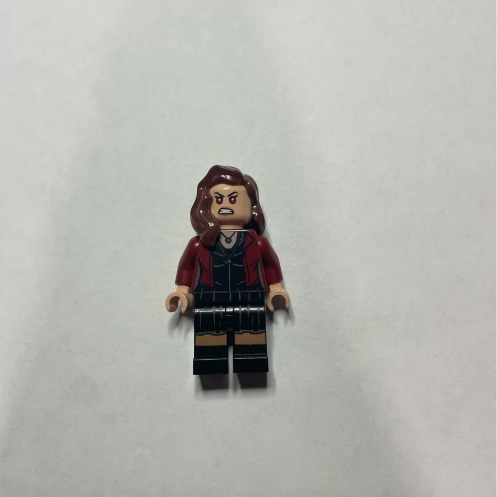 LEGO Marvel Scarlet Witch Minifigure sh174 Super Hero Avengers 76031 Wanda - Picture 1 of 2